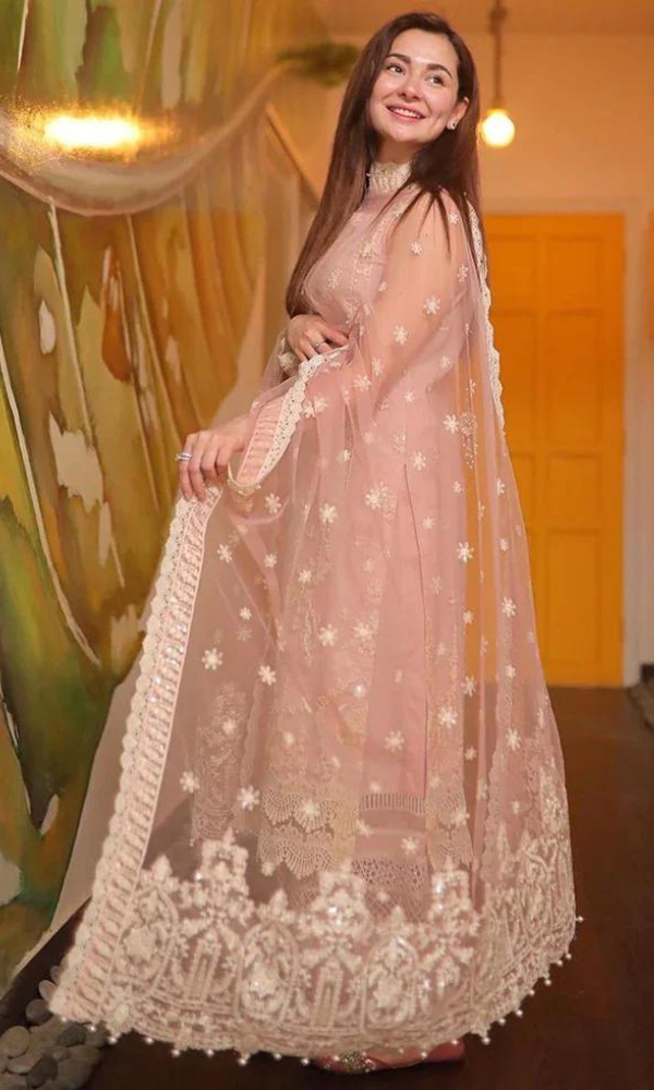 MARIA.B - 3PC Embroidered Lawn Suit With Embroidered Organza Dupatta With Pallu