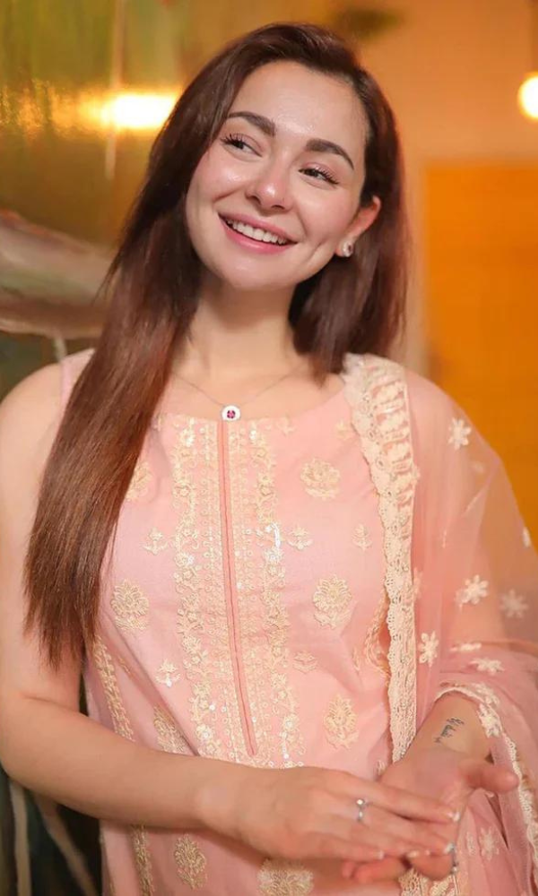 MARIA.B - 3PC Embroidered Lawn Suit With Embroidered Organza Dupatta With Pallu