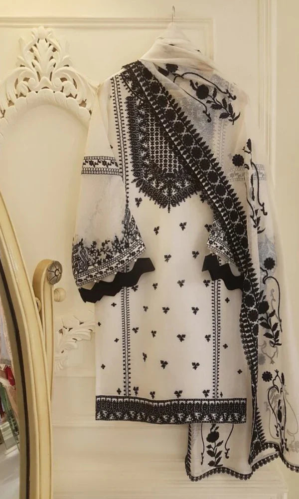 Agha Noor - 3PC Lawn Heavy Embroidered Suit